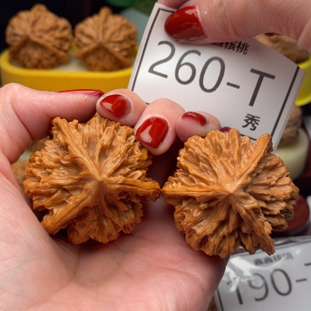 文玩核桃把件龙纹奔44