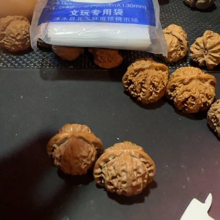 达***刘文玩核桃把件宫灯