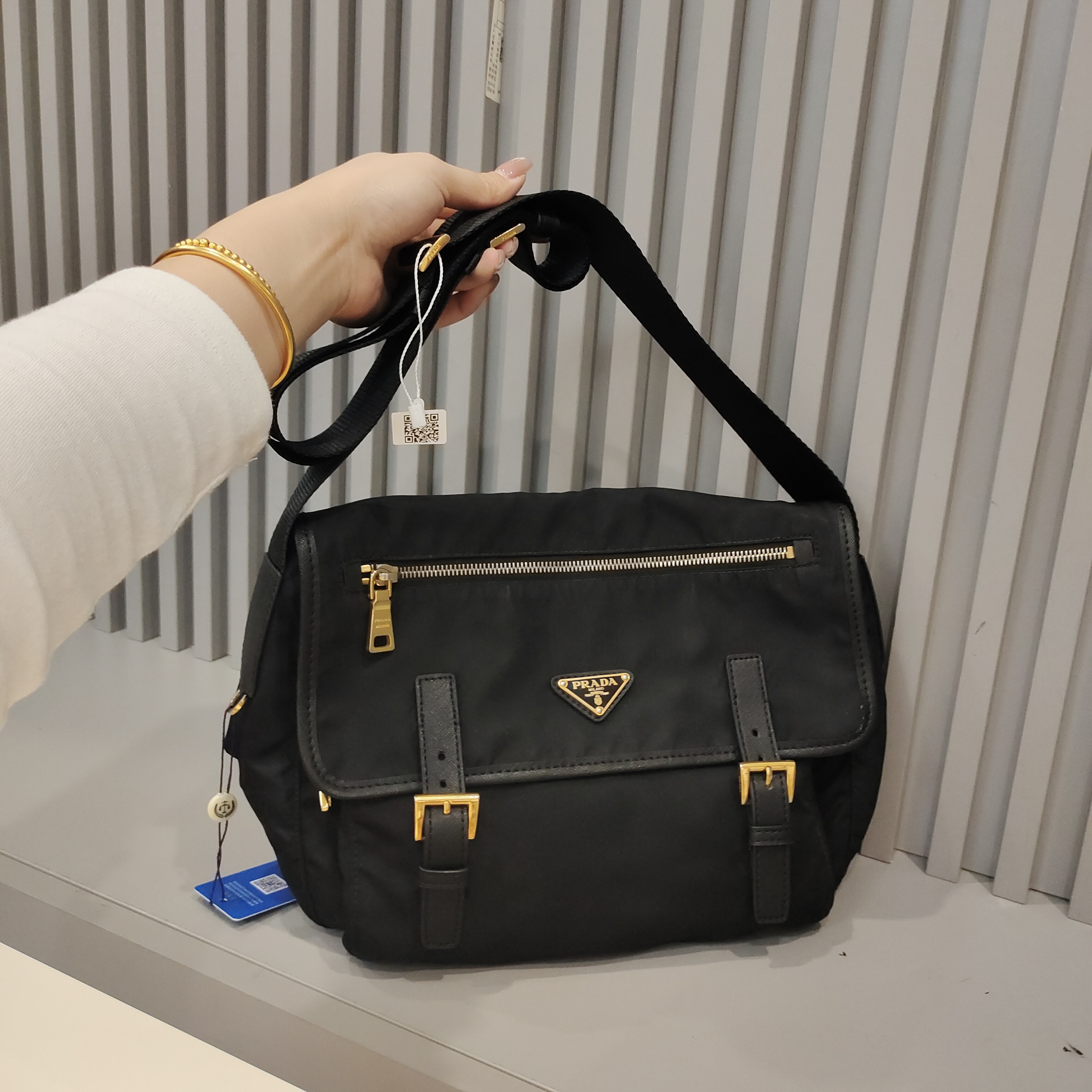 95新 Prada/普拉达 兔兔奢欣欣/普拉达双眼邮差斜挎包/250101024