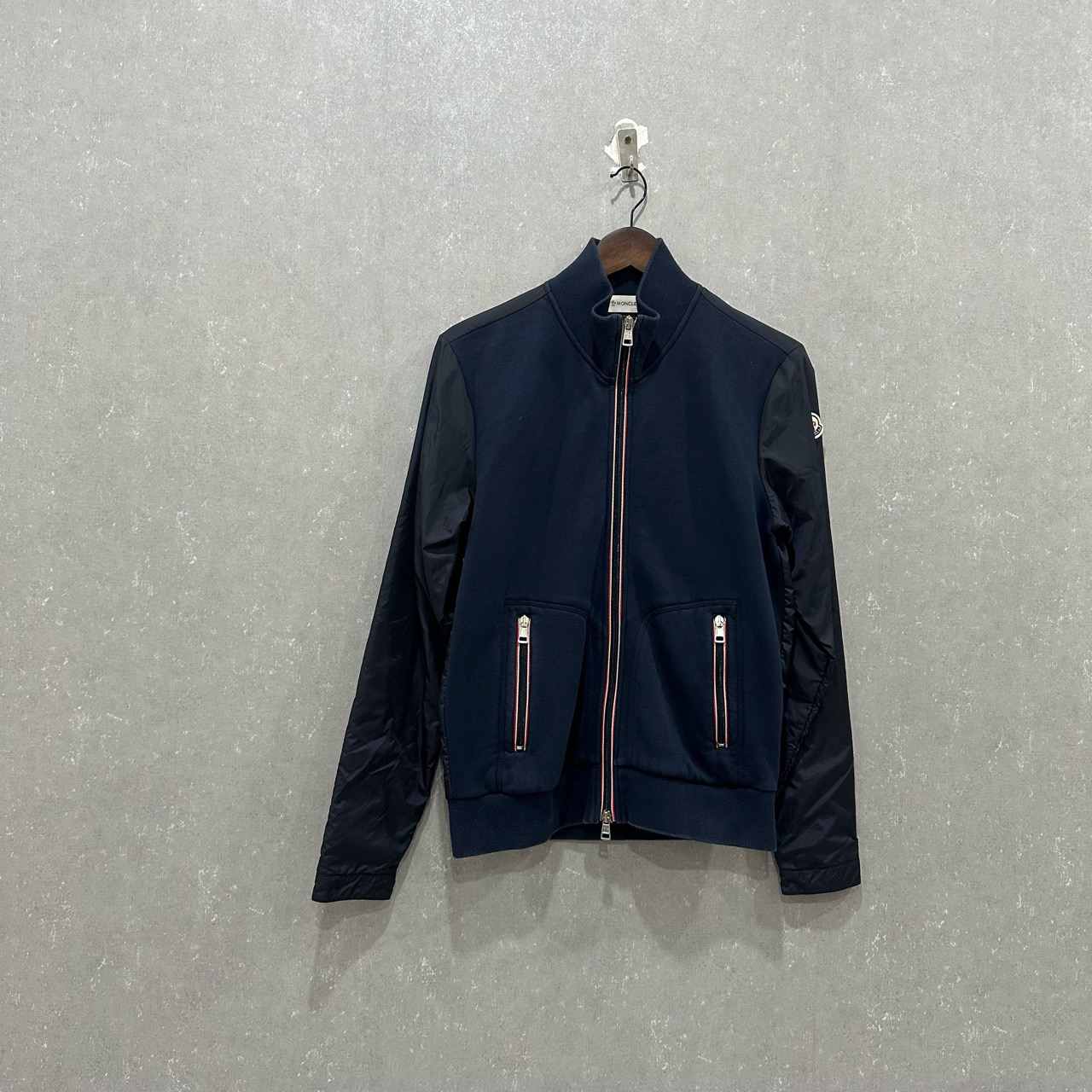 99新 MONCLER 纯色徽标拼接拉链外套M码/003327