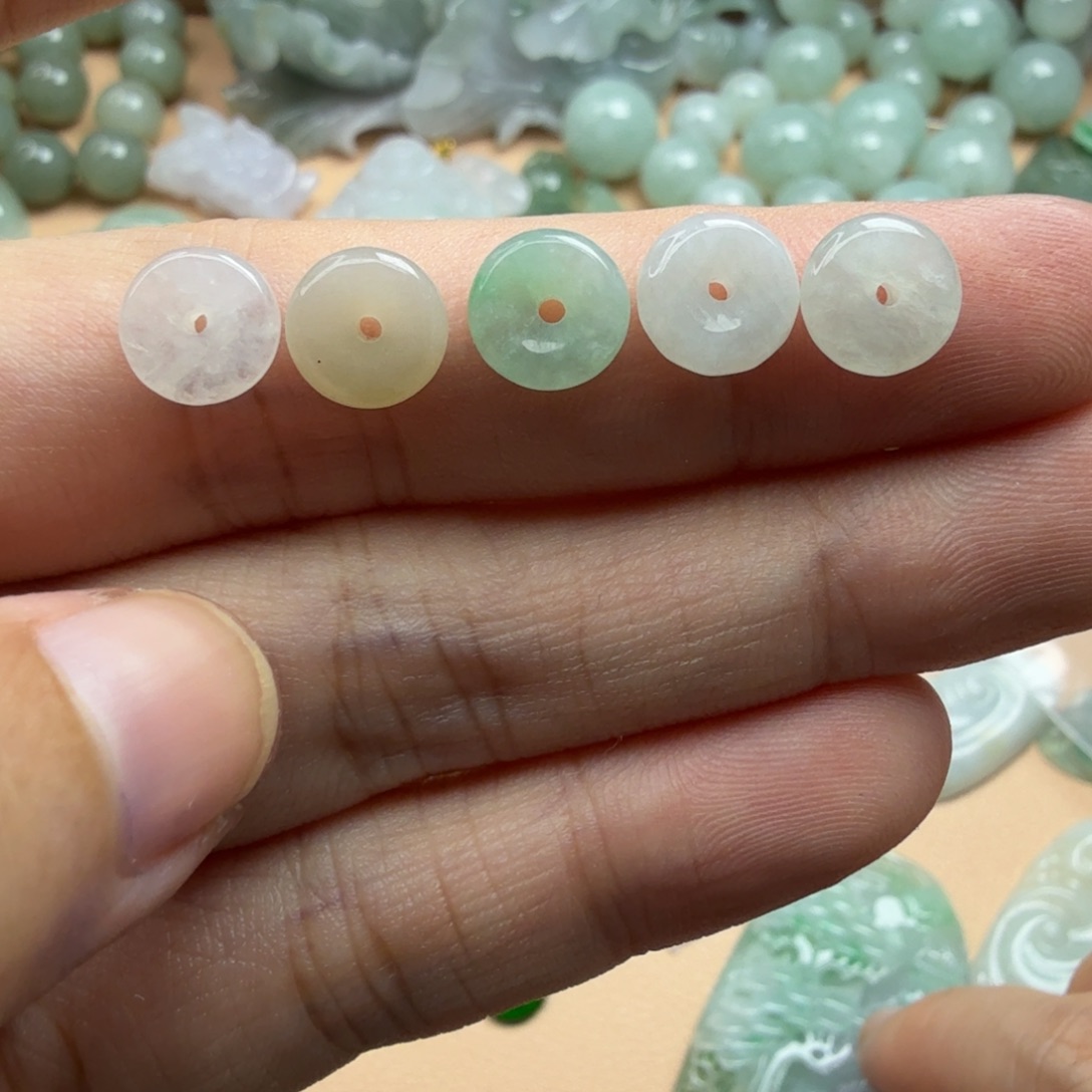 翡翠未镶嵌颈饰108