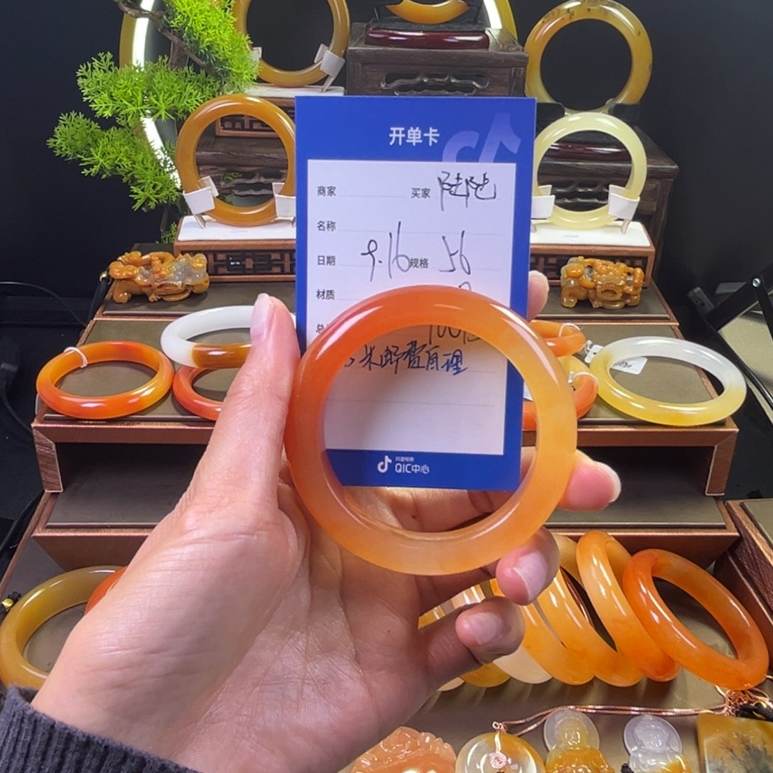 未镶嵌手镯石英质玉陆*