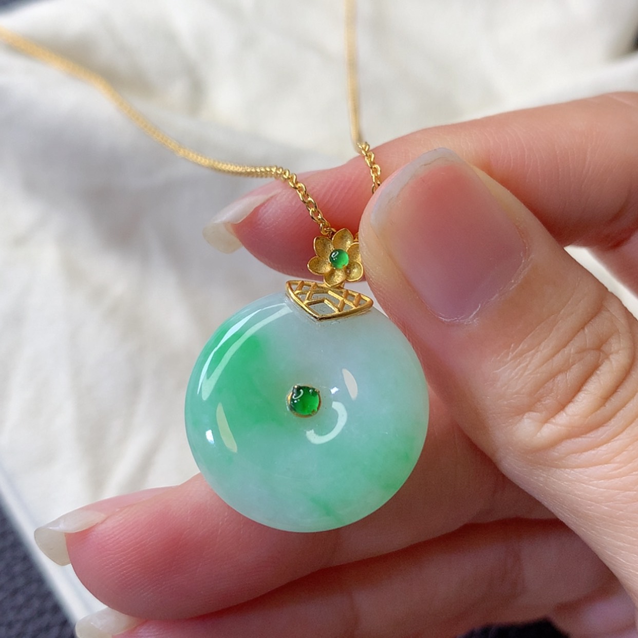 【闪购商品】吊坠(赠链)18K金镶嵌翡翠