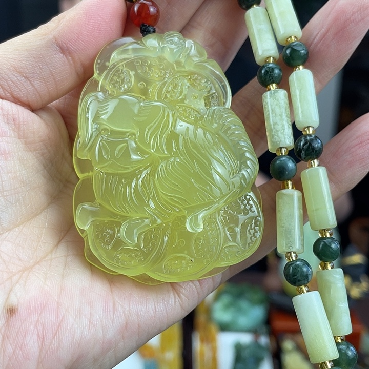 蛇纹石玉未镶嵌颈饰