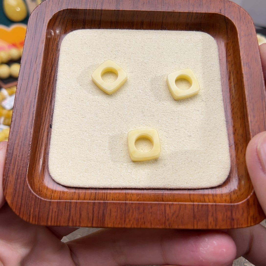 琥珀裸石未镶嵌琥珀裸石未镶嵌12