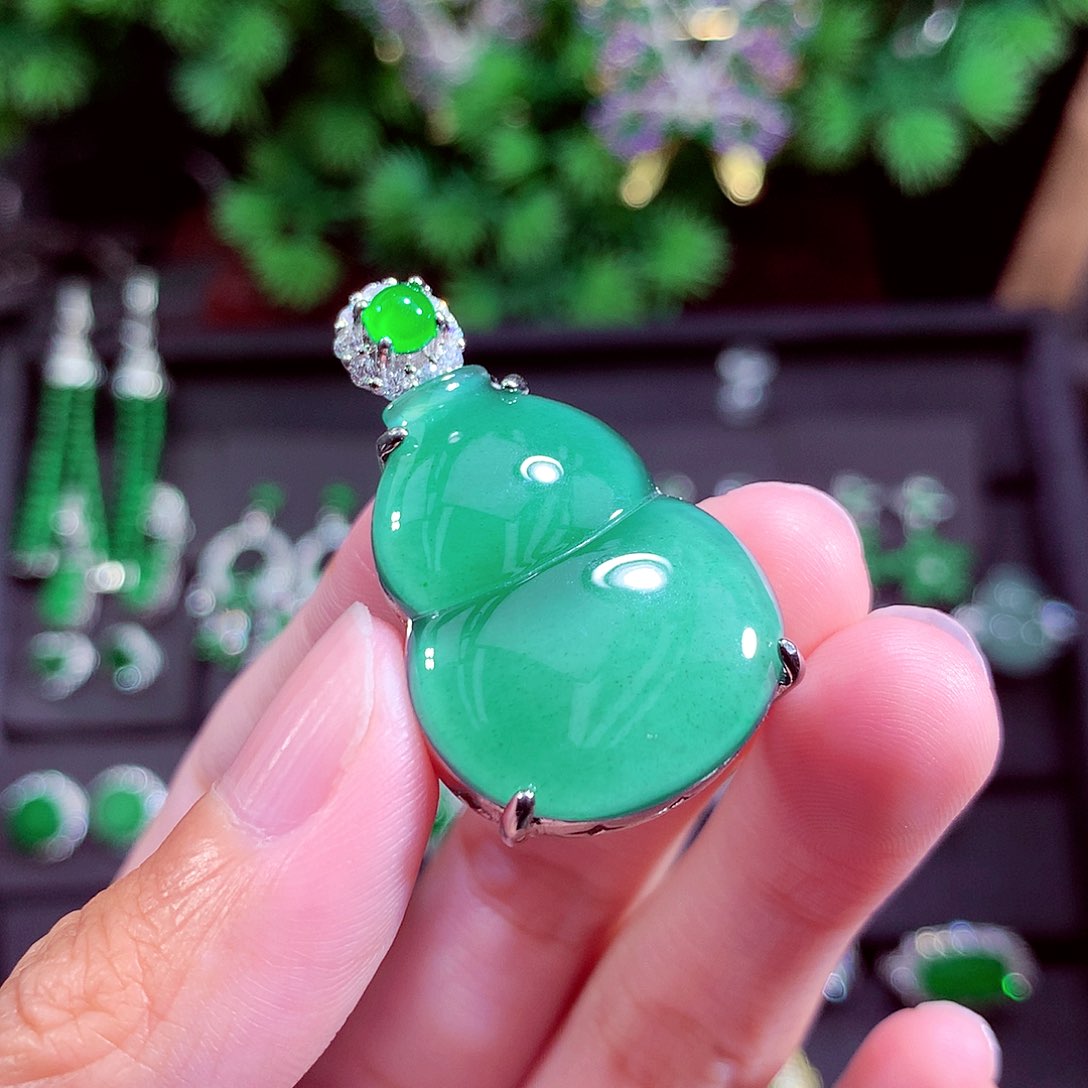 颈饰未镶嵌翡翠天然