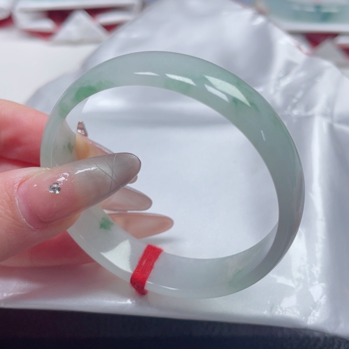 翡翠手镯未镶嵌缅甸