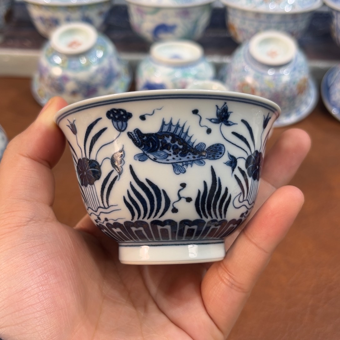 手工手绘柴窑青花年年有余主人杯