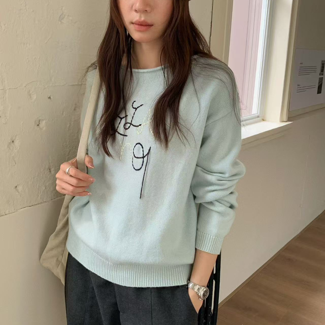 anna@655171 韩系简约字母刺绣圆领套头毛衣 10-29