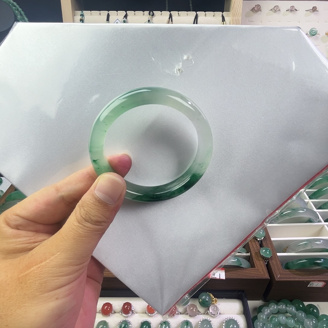 石英质玉未镶嵌手镯55