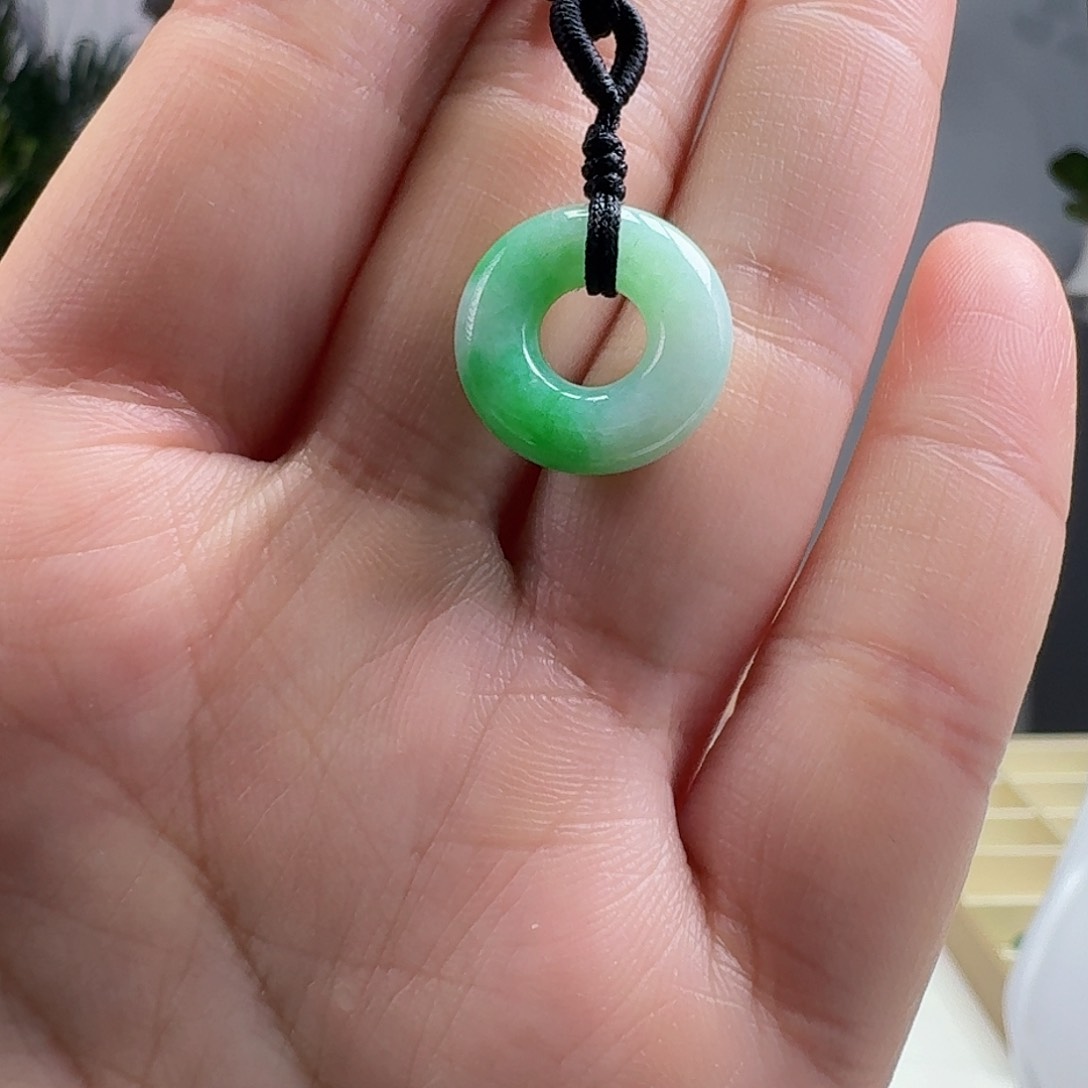 翡翠吊坠(赠链)未镶嵌天然