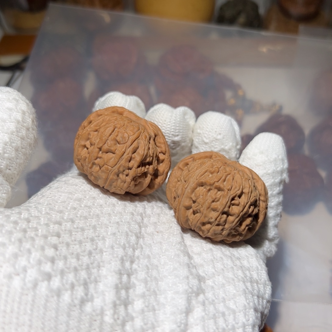 文玩核桃把件39球白