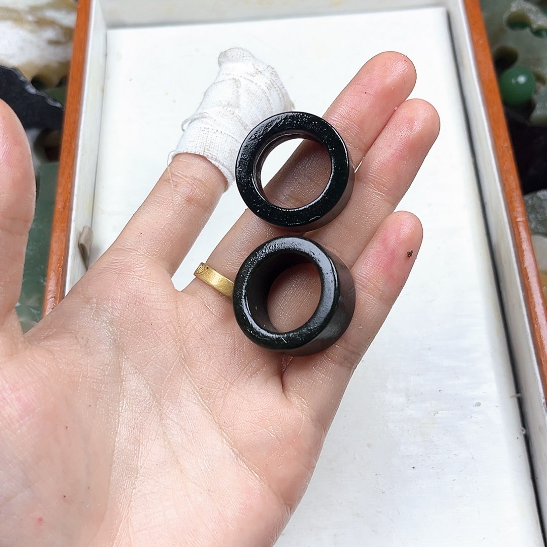 颈饰未镶嵌和田玉（糖玉）