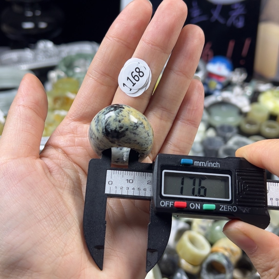 蛇纹石玉未镶嵌戒指