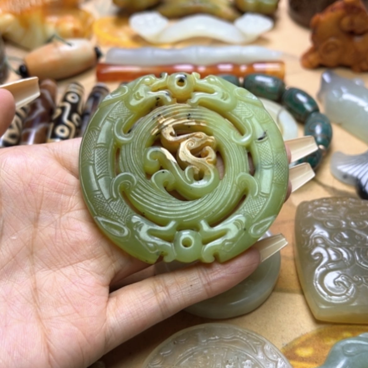 【闪购商品】蛇纹石玉颈饰未镶嵌