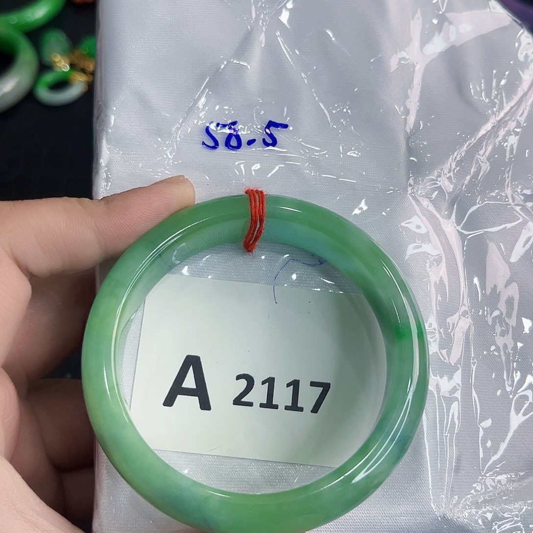 翡翠手镯未镶嵌多样性