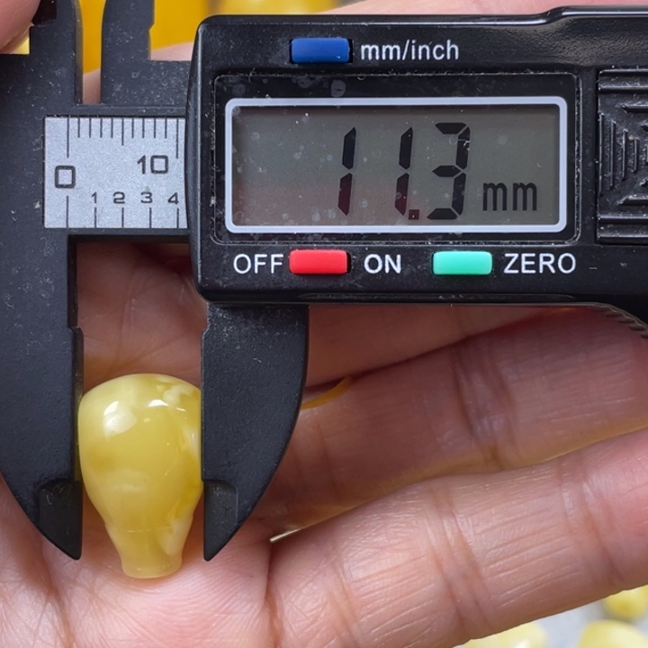 蕾***西蜜蜡未镶嵌裸石19