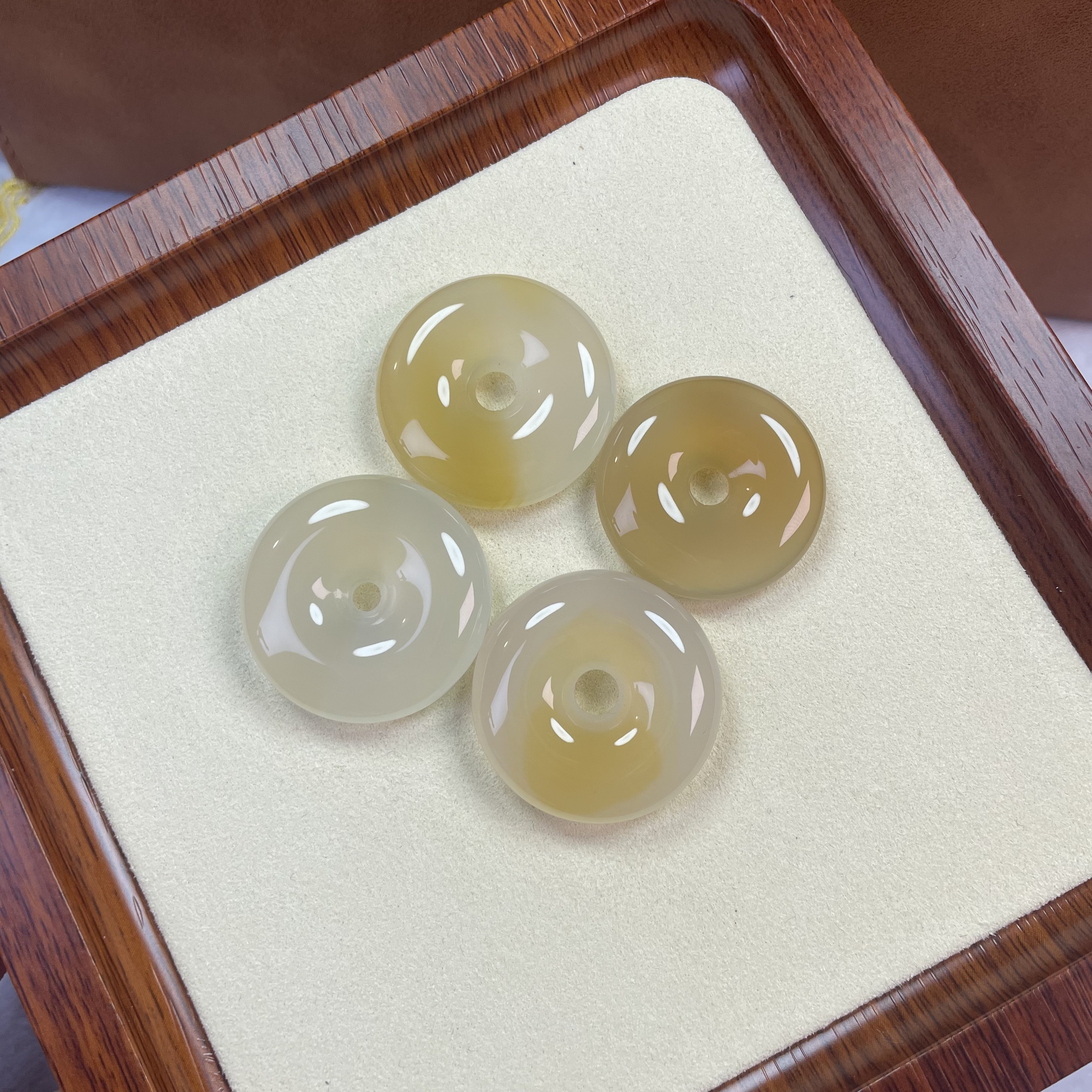 冰透香槟色玛瑙玉髓百搭款平安扣（多样性发货拍一发一）