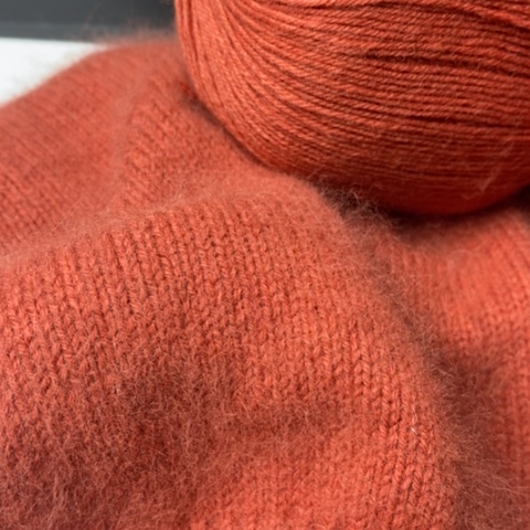 6两貂绒毛线胭脂红