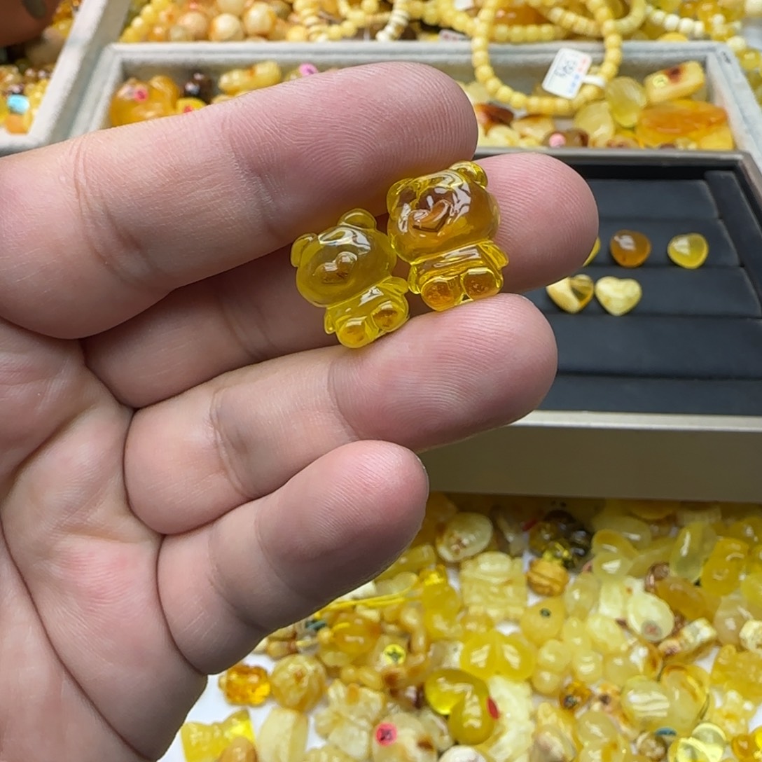 琥珀未镶嵌裸石2.71克一对