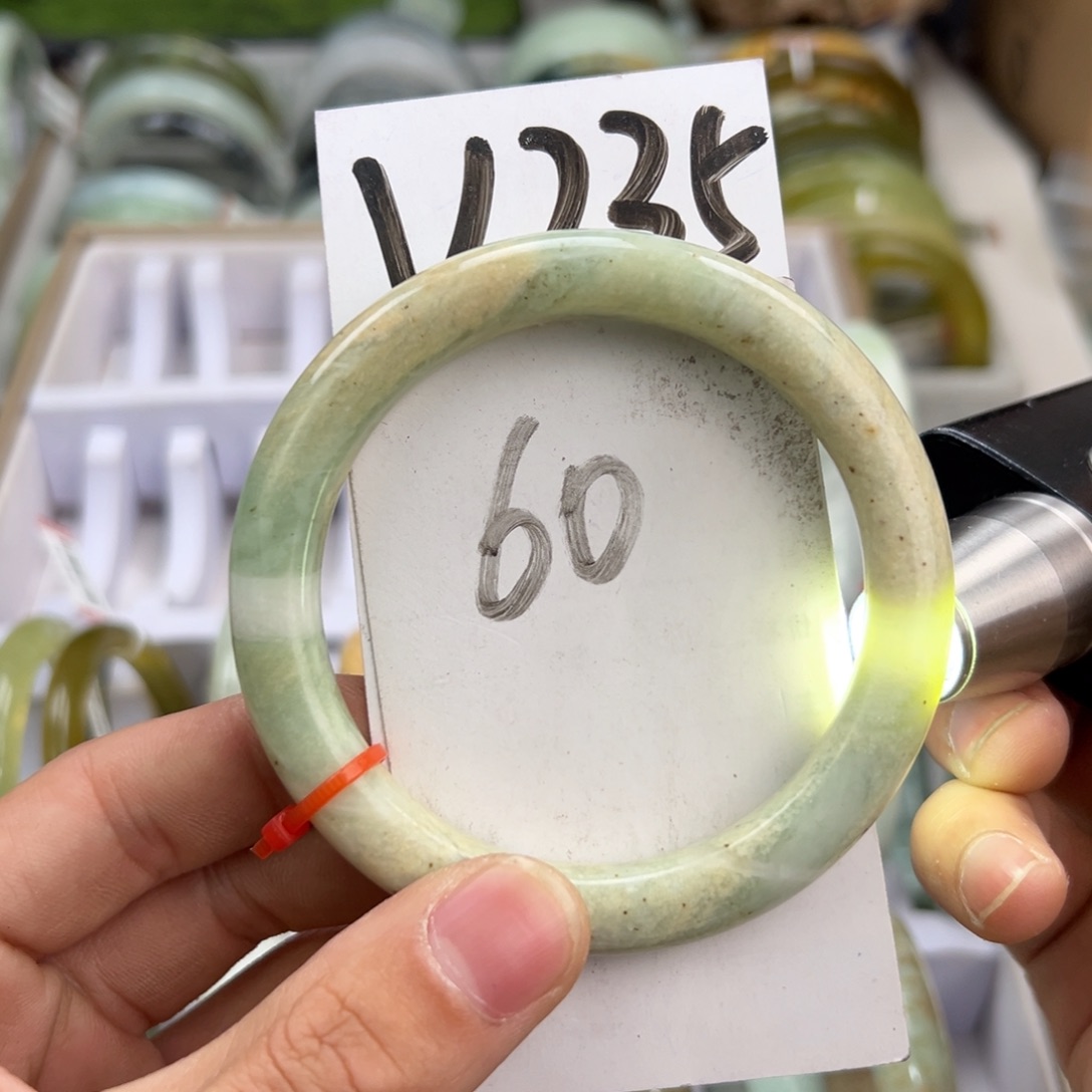 岫玉手镯未镶嵌天然岫玉