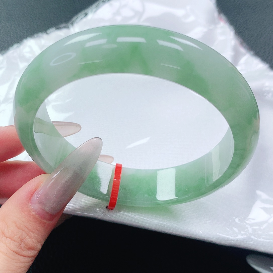 翡翠手镯未镶嵌58圈