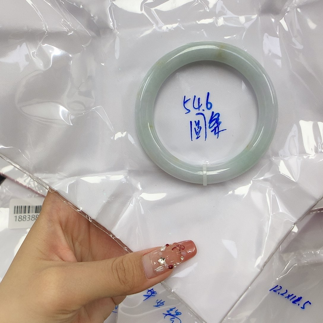 翡翠手镯未镶嵌天然缅甸翡翠手镯