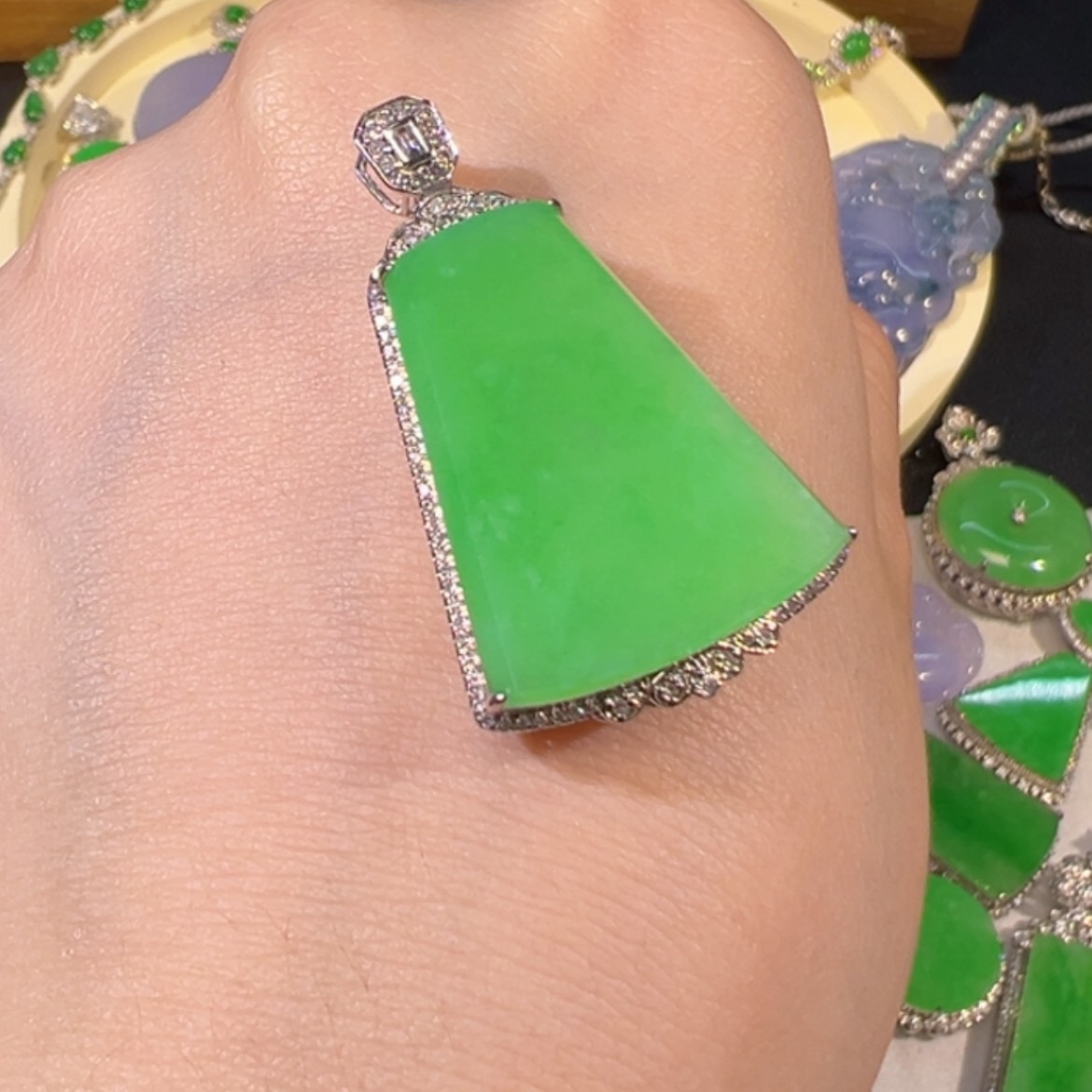 【闪购商品】翡翠颈饰18K金镶嵌缅甸翡翠无事牌