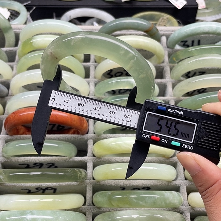 蛇纹石玉未镶嵌手镯286