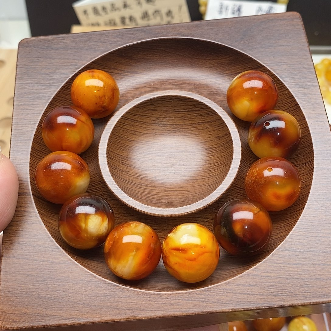 南***战虫珀未镶嵌裸石蜜蜡