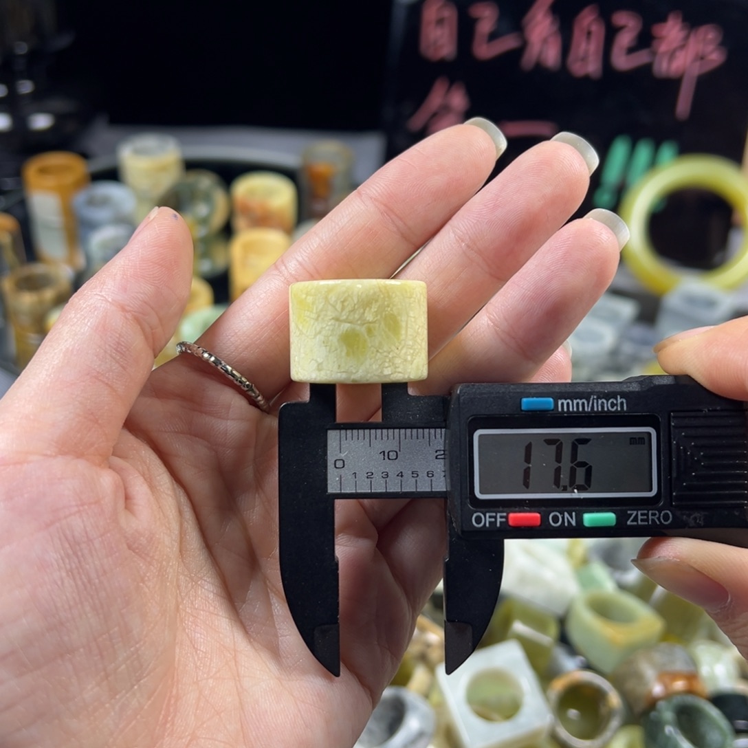 蛇纹石玉未镶嵌戒指