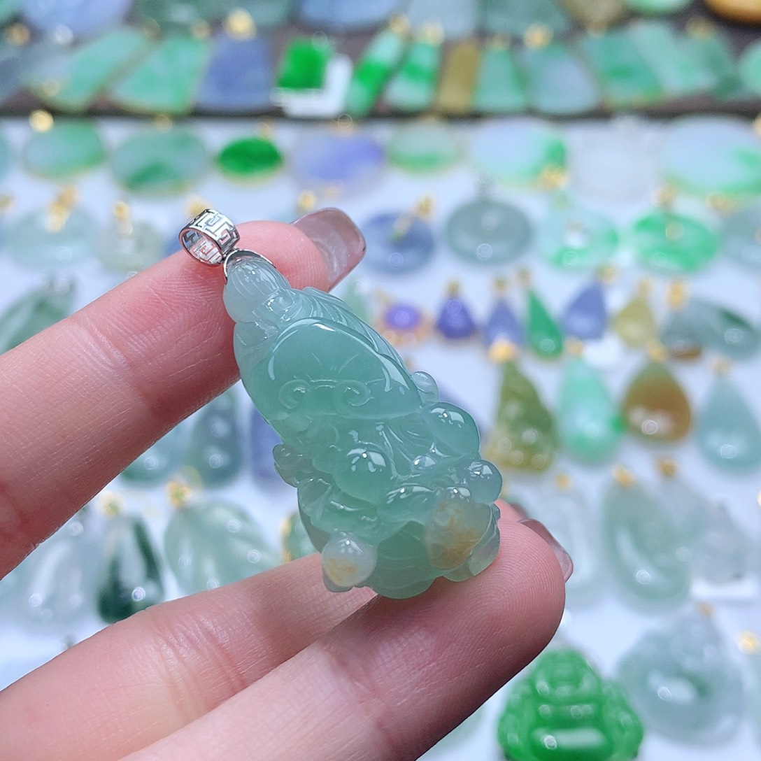 翡翠颈饰未镶嵌翡翠
