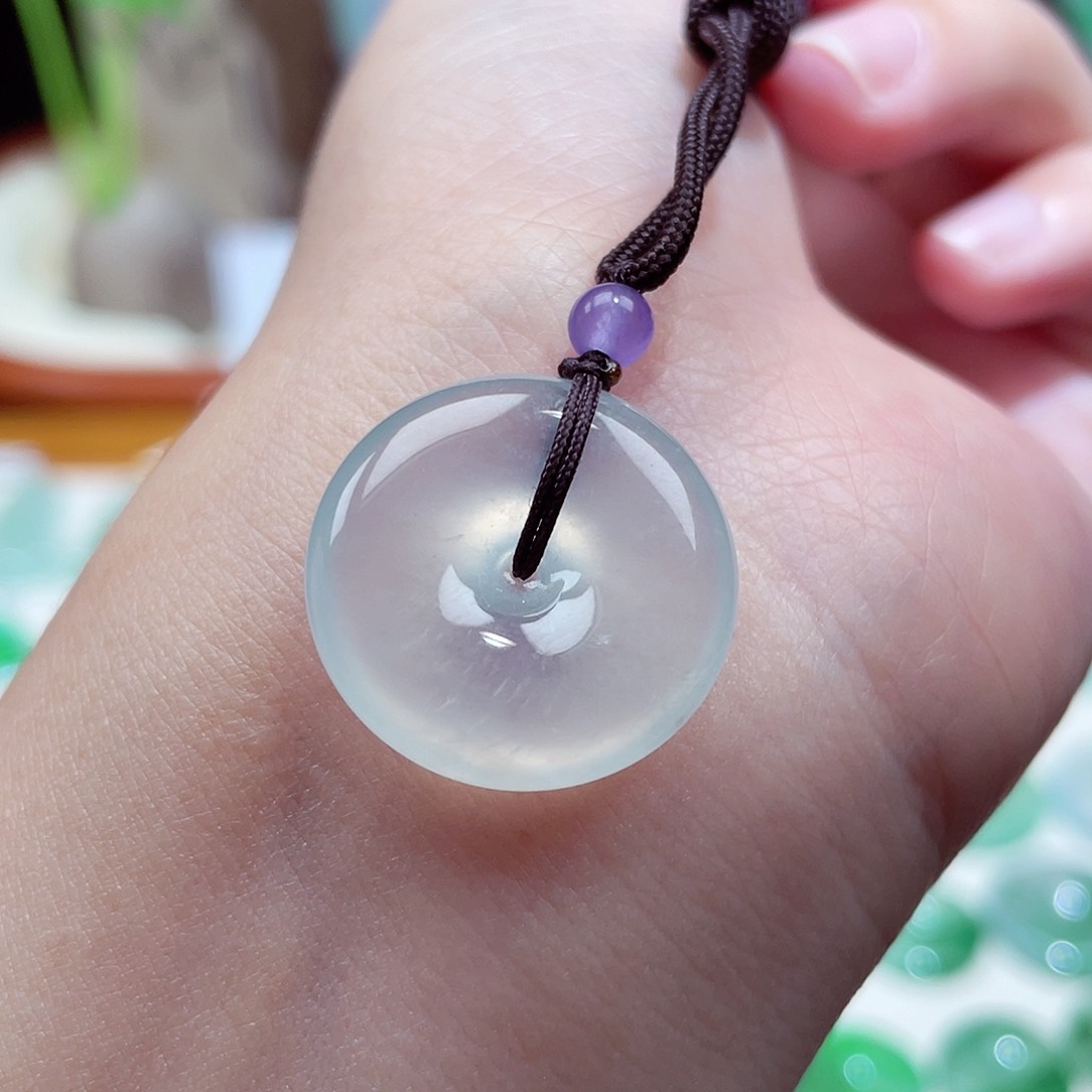 翡翠颈饰未镶嵌平安扣