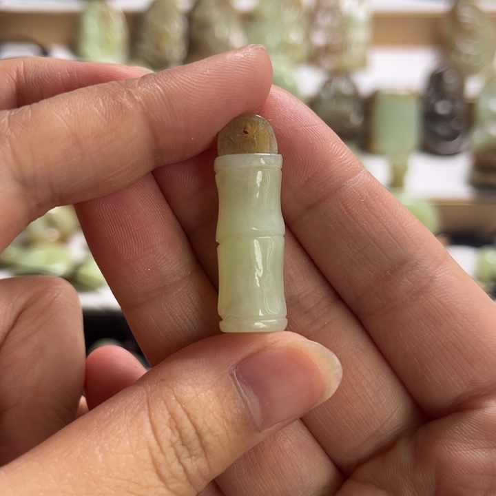 和田玉颈饰未镶嵌锤*