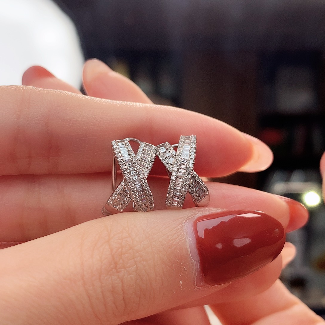 钻石耳饰18K金镶嵌无**…18k金天然钻石耳钉