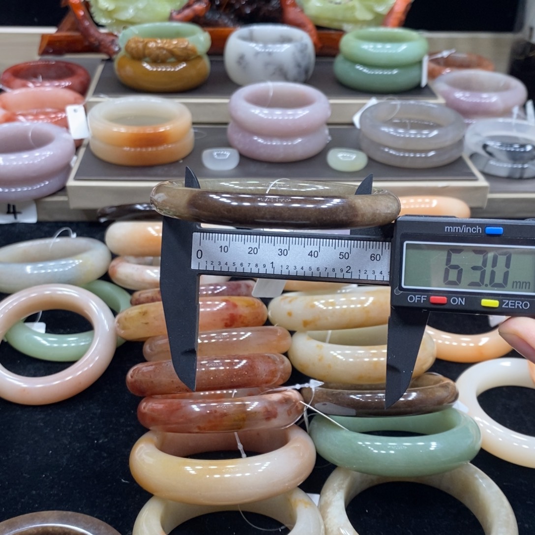 石英岩玉未镶嵌手镯