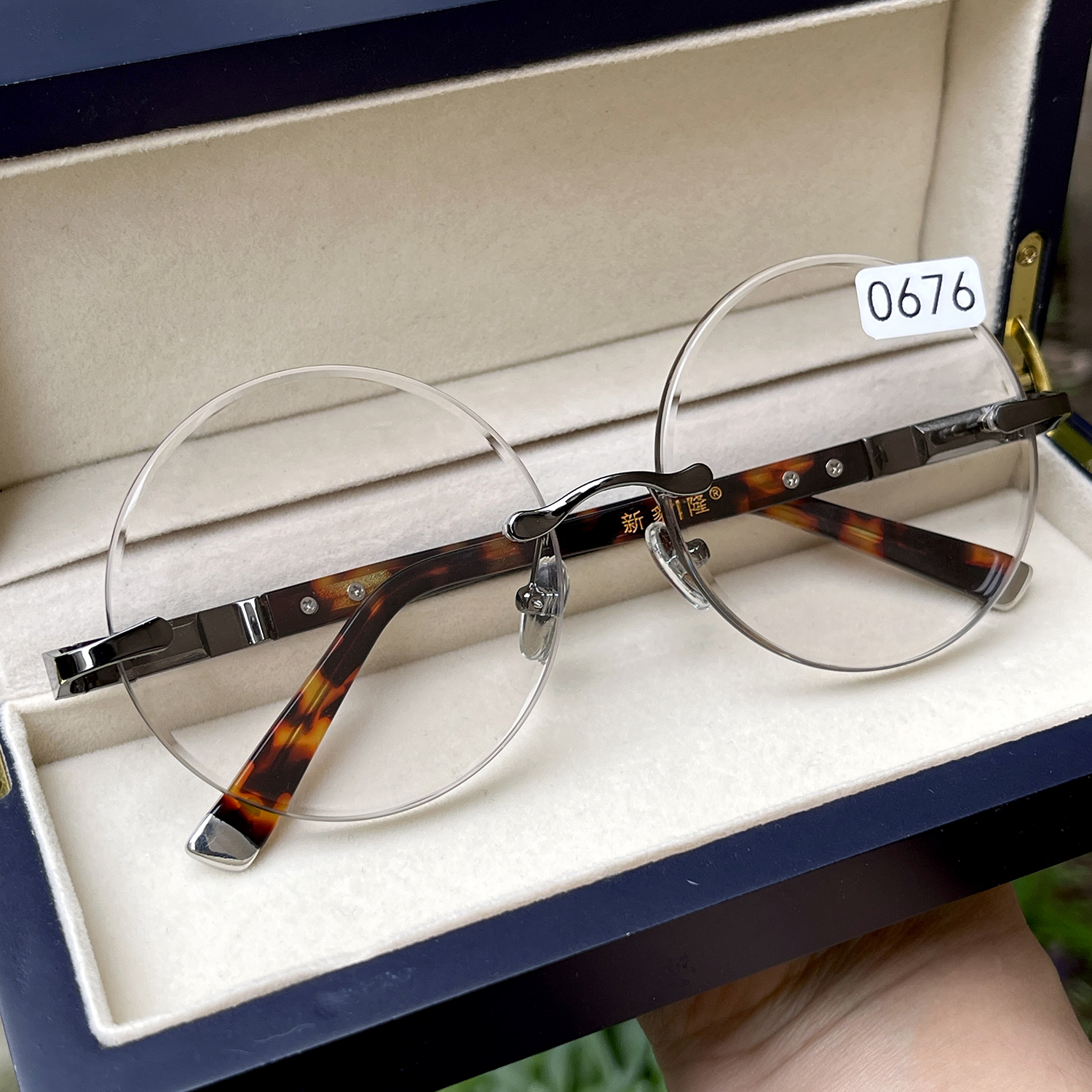 带满彩 59直径无框平板圆 半分色淡茶色 纯天然茶水晶老石头眼镜