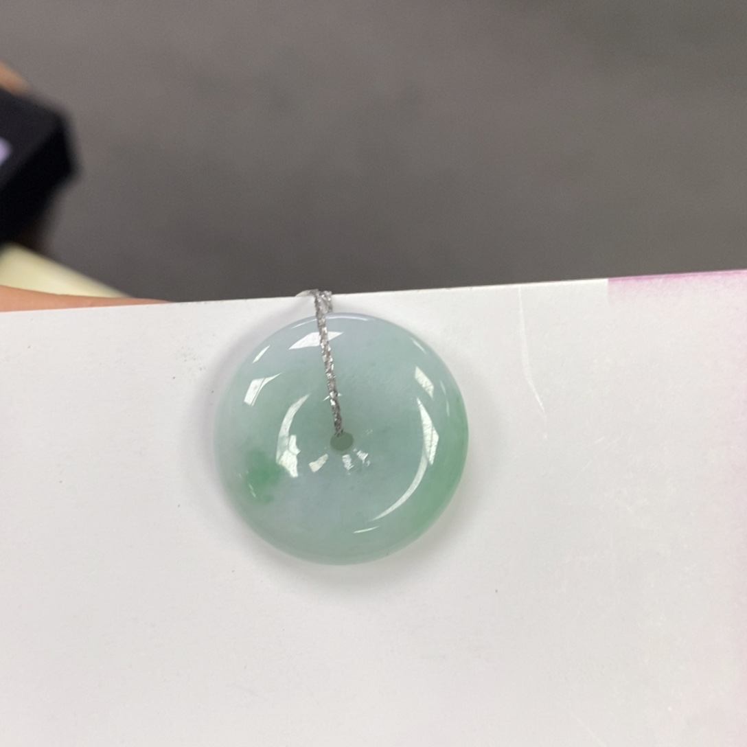 翡翠颈饰未镶嵌平安扣