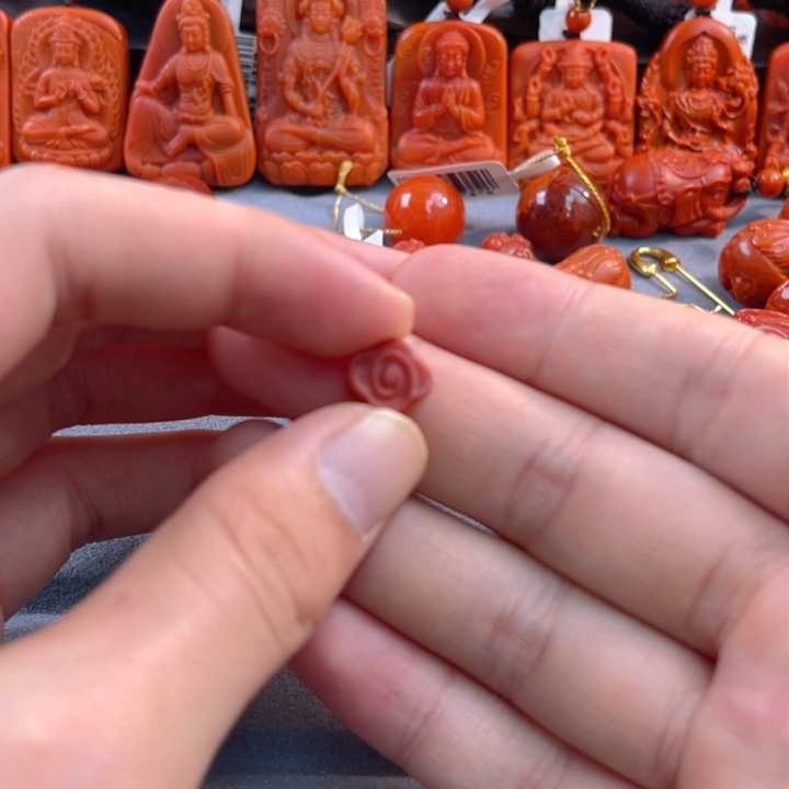 南红玛瑙多样性发一未镶嵌祥云10.3mm