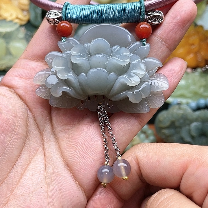 蛇纹石玉吊坠未镶嵌