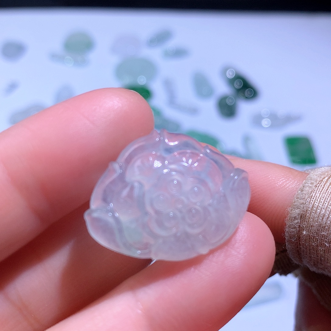 翡翠未镶嵌颈饰花