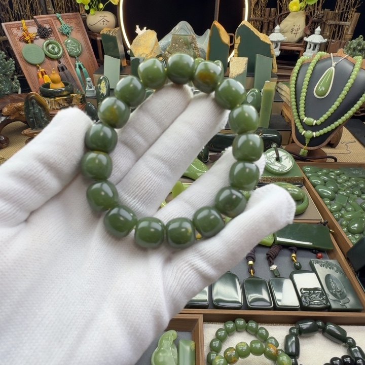 英***师岫岩河磨玉（透闪石质玉）未镶嵌手串