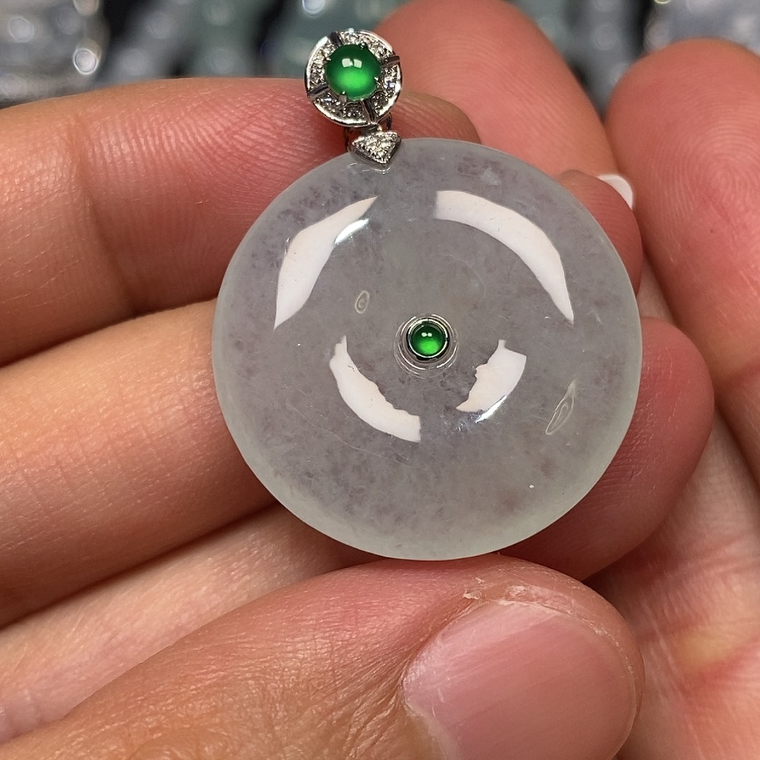 翡翠18K金镶嵌颈饰平安扣