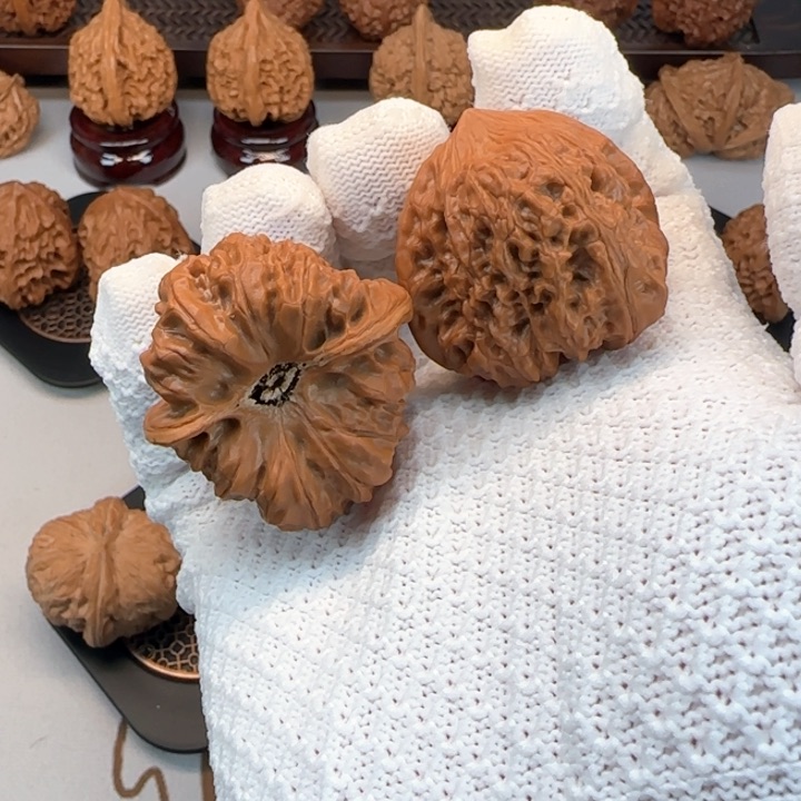 文玩核桃吊坠平谷凹底