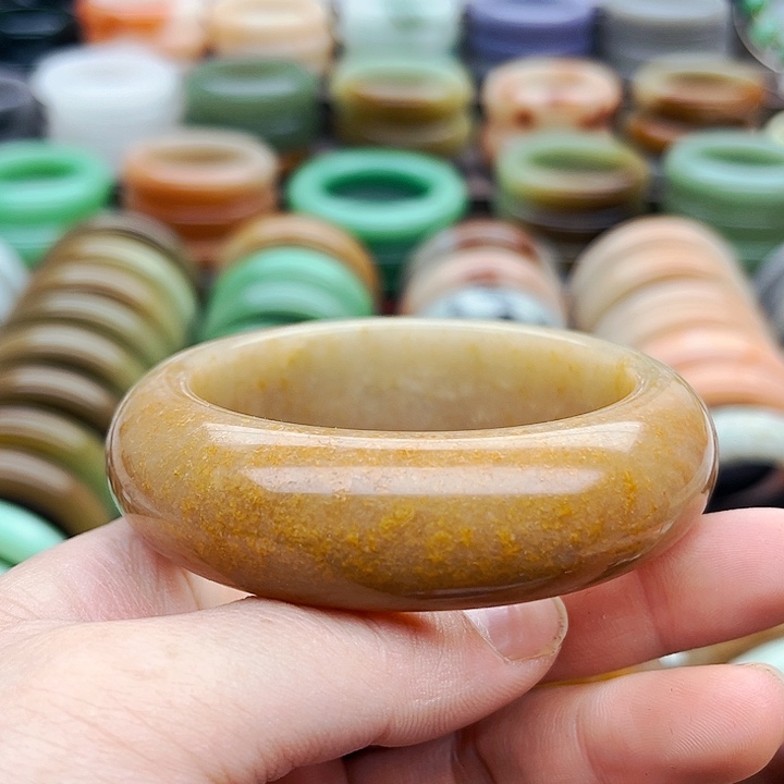 未镶嵌手镯（圆镯）石英质玉