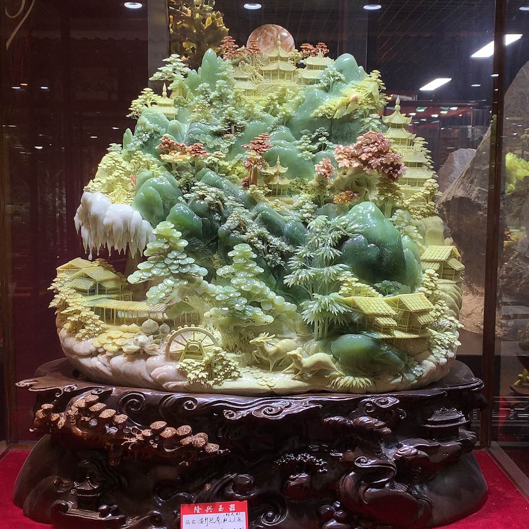 柱***子蛇纹石玉未镶嵌摆件