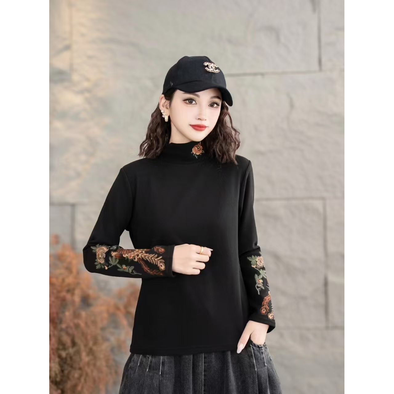 6022秋季新款时尚显瘦刺绣上衣女装百搭洋气黑色长袖半高领打底衫