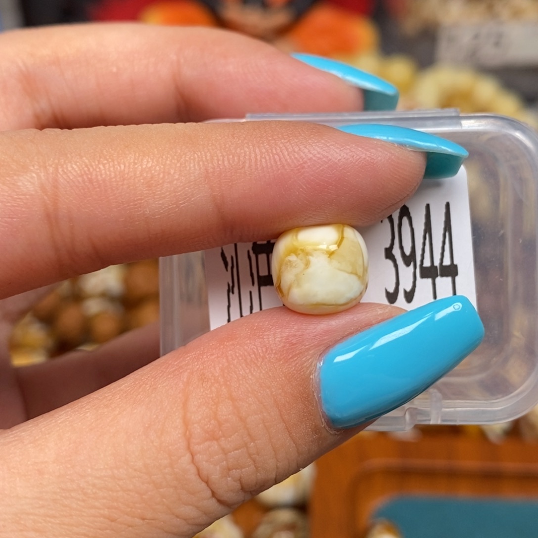 蜜蜡未镶嵌珠宝奇石3944