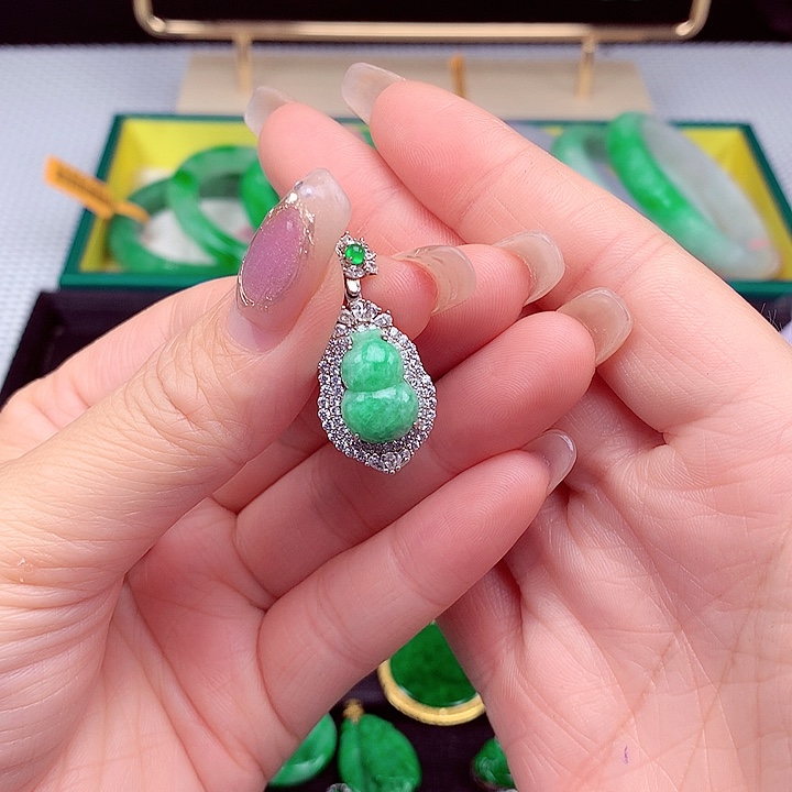 翡翠颈饰银S925镶嵌翡翠