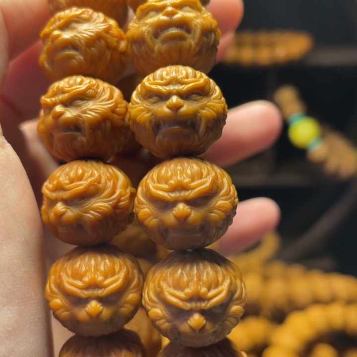 李***哥吊坠猴头核桃猴头